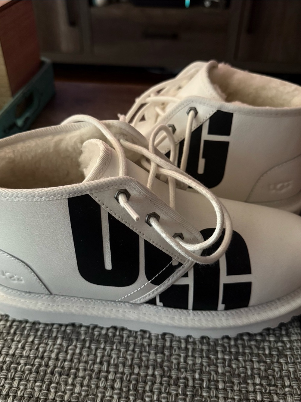 UGG mens White Logo Lace-Up Shoes